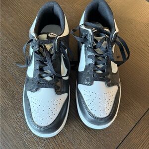 Nike Men's Black and White Sneakers